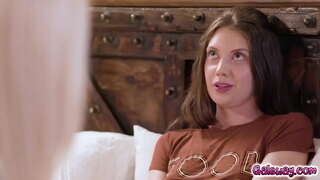 Efihlakeleyo Uthando Phakathi Ezimbini Zinokuphathwa Lesbians