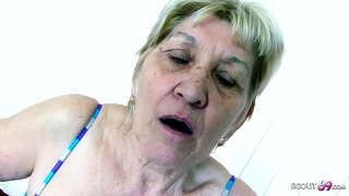 Бик иске әби Габи белән шөгыльләнә, секс белән чудовищным әгъзасы Jungspund