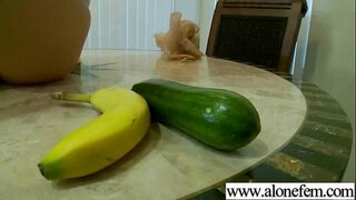 Cute teen amador brincando com Dildos vid-14