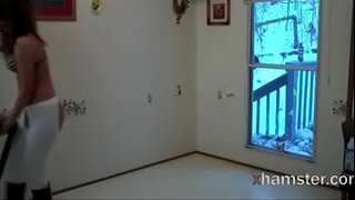 Vertoner vee naak vir die sweeper, wat omring!