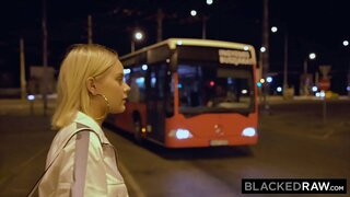 BLACKEDRAW Ar ei ffordd adref mae hi'n cymryd dargyfeiriad i rai BBC BLACKEDRAW Ar ei ffordd adref mae hi'n cymryd dargyfeiriad i rai BBC