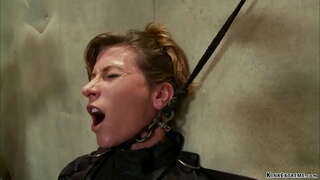 Strapped brunette SPANISH rùin tha i X tha pinned air illuminating clàr an uair sin chained gets anal fucked le dildo air maide ann an làmhan master Orlando